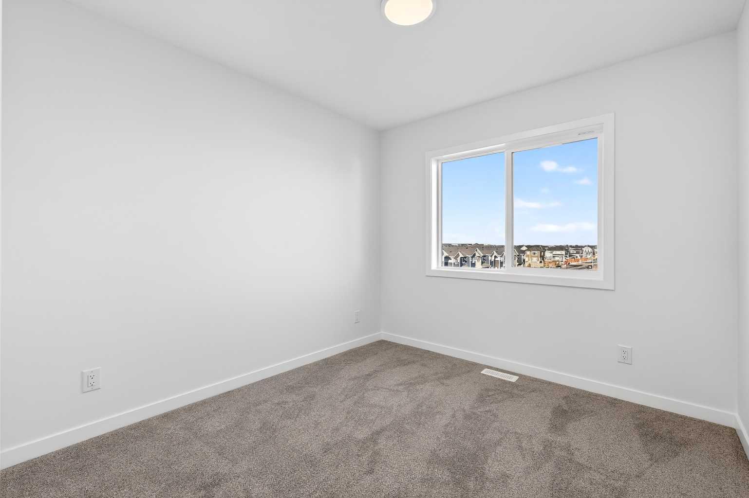 12 Hotchkiss Parade SE