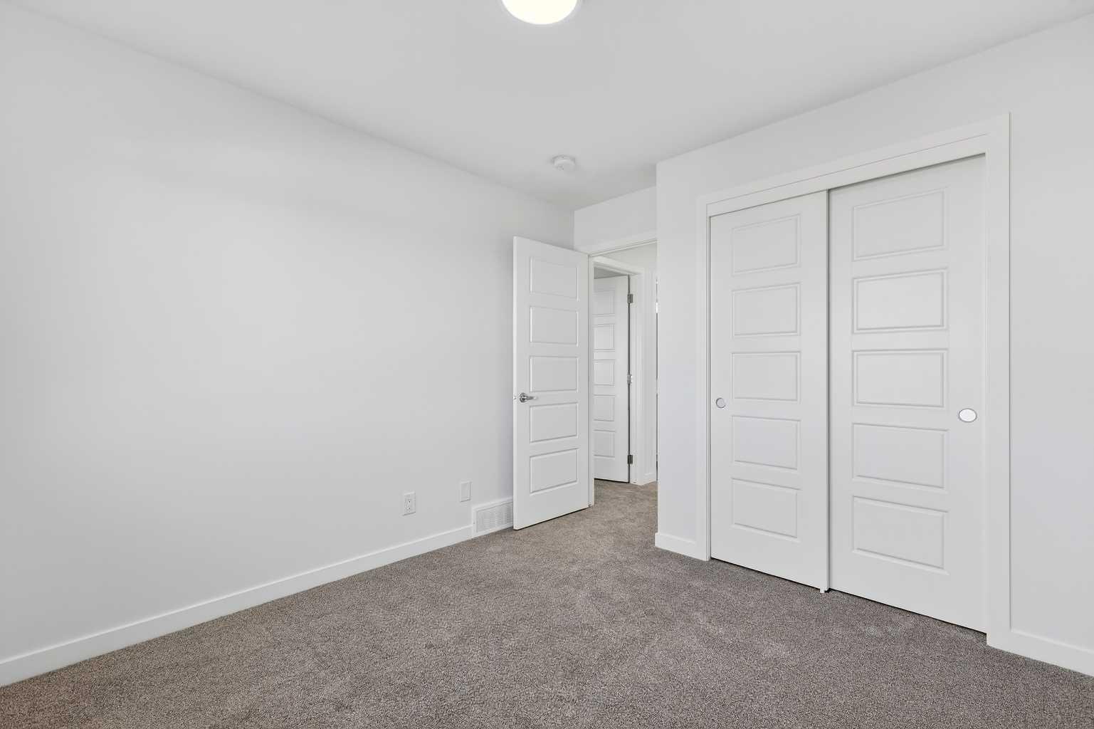 12 Hotchkiss Parade SE