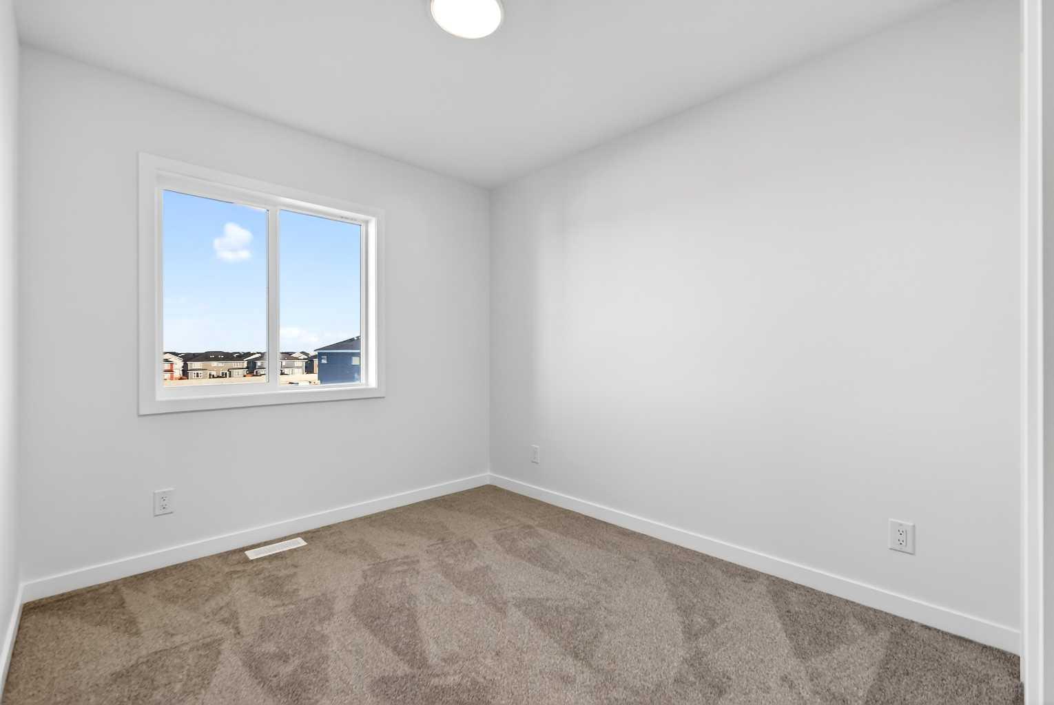 12 Hotchkiss Parade SE