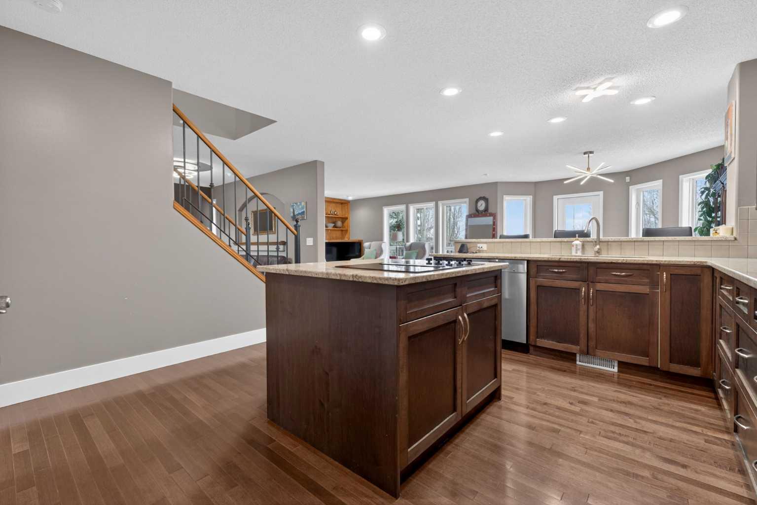 111 Valley Ponds Crescent NW