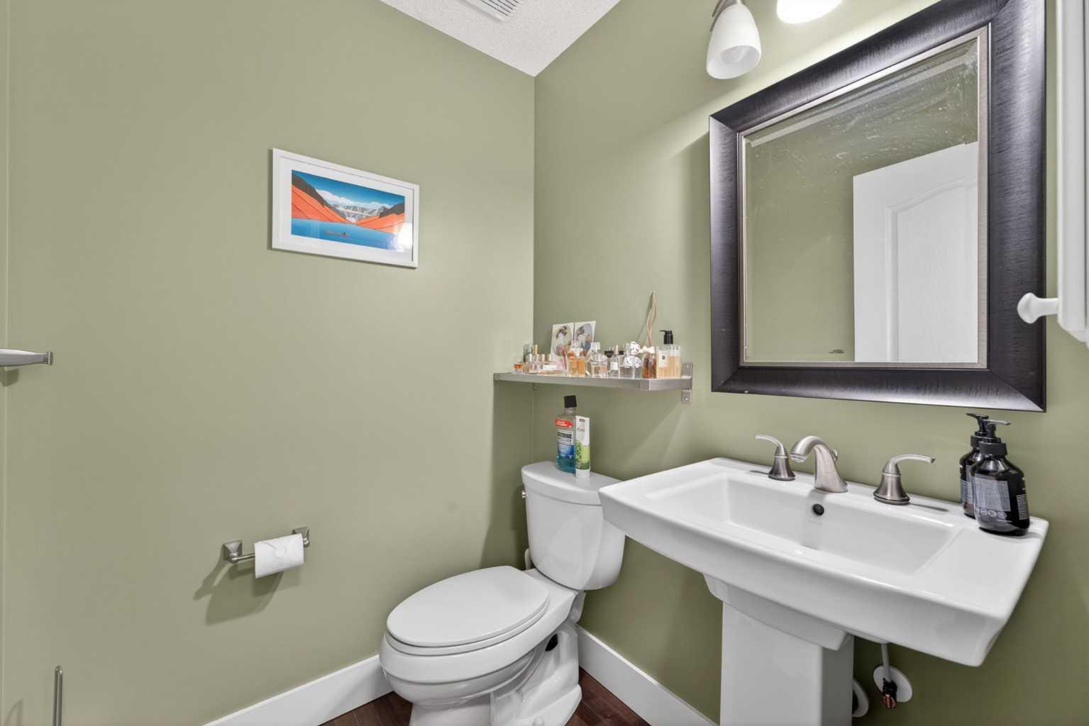 111 Valley Ponds Crescent NW