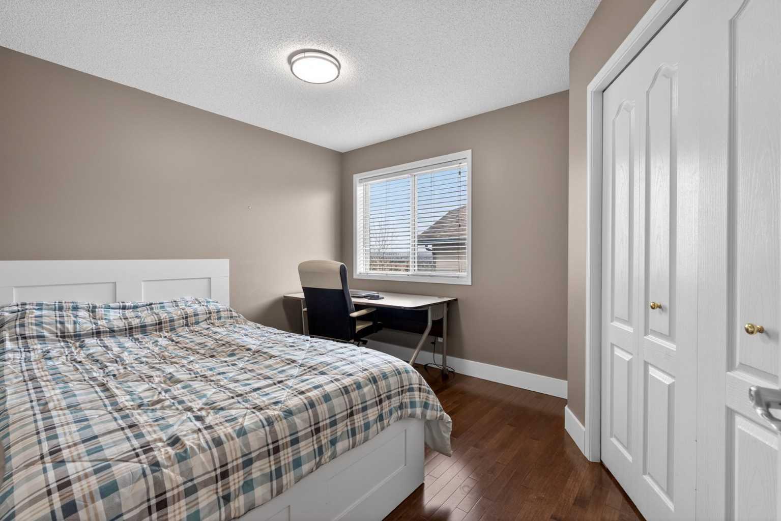 111 Valley Ponds Crescent NW