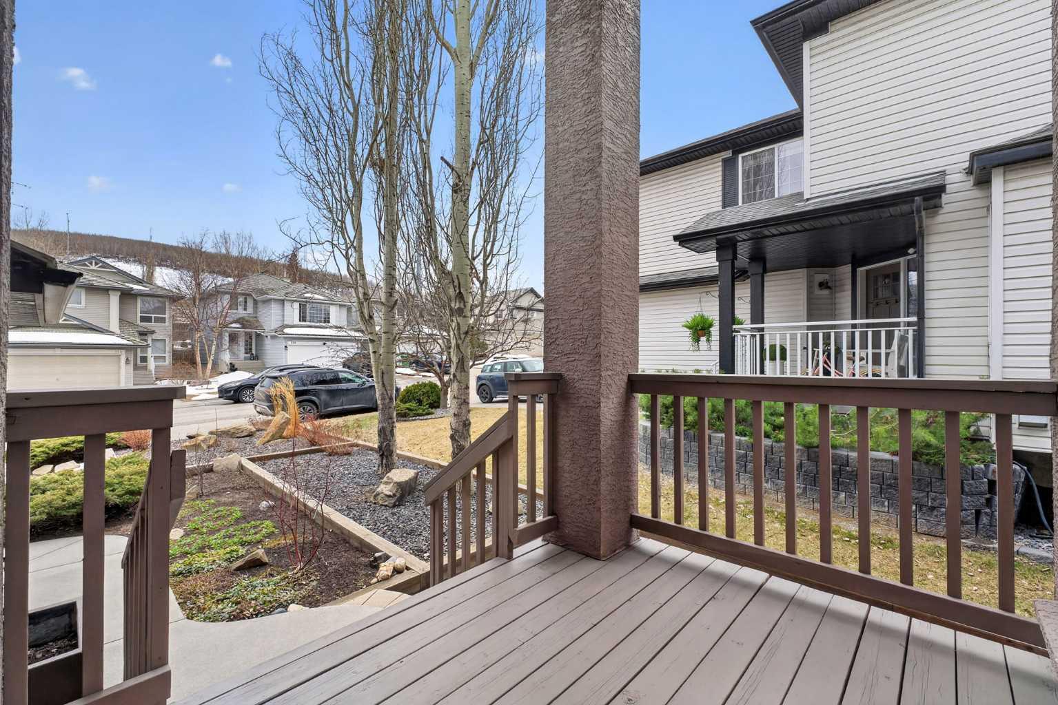 111 Valley Ponds Crescent NW