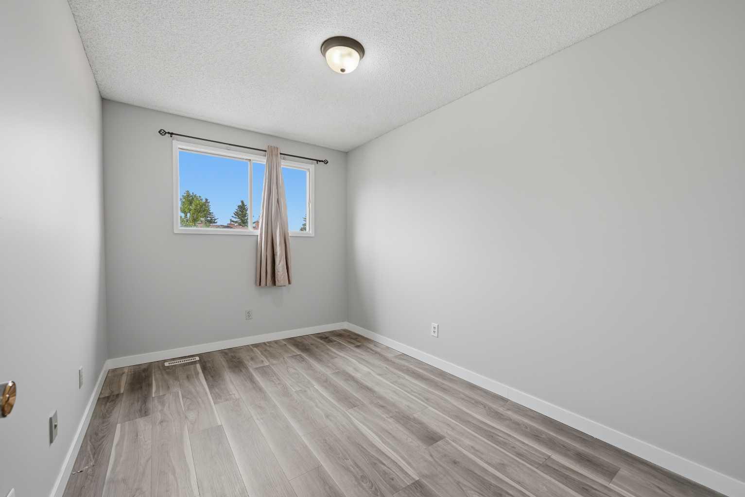 228 Berwick Drive NW