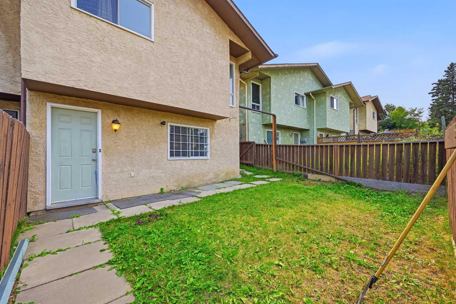 228 Berwick Drive NW