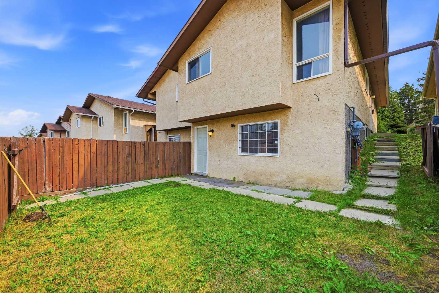 228 Berwick Drive NW