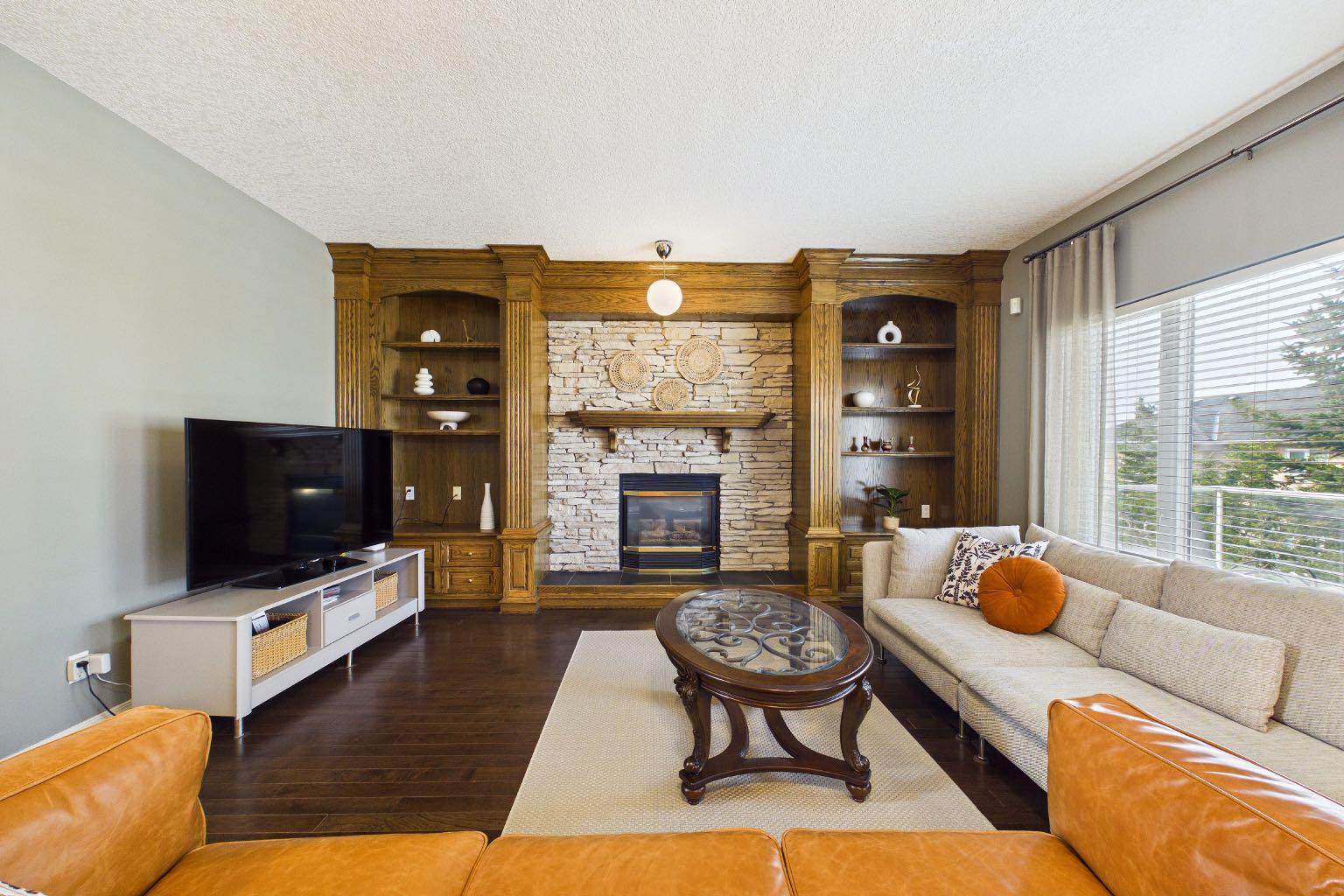15 Royal Crest Terrace NW