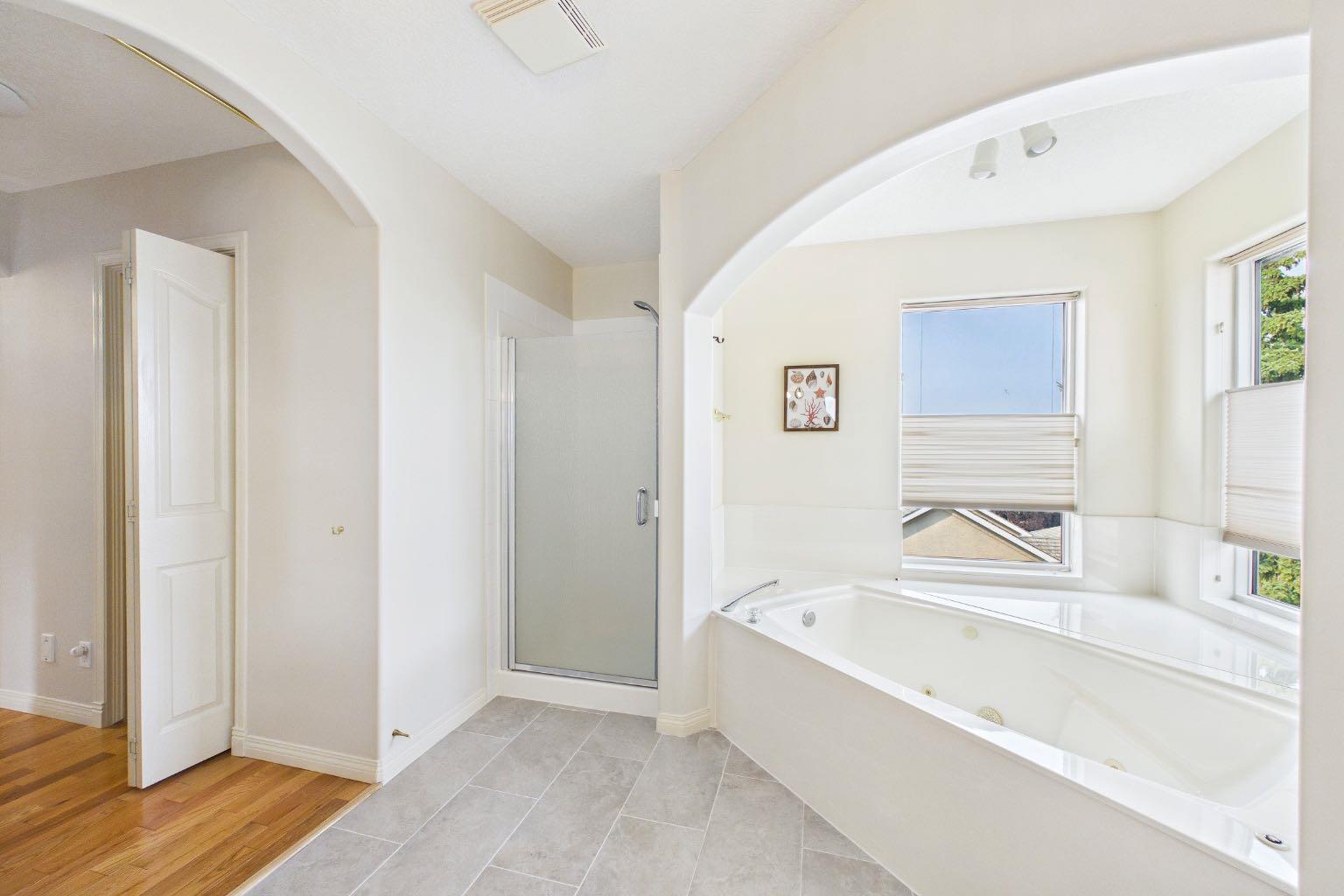 15 Royal Crest Terrace NW