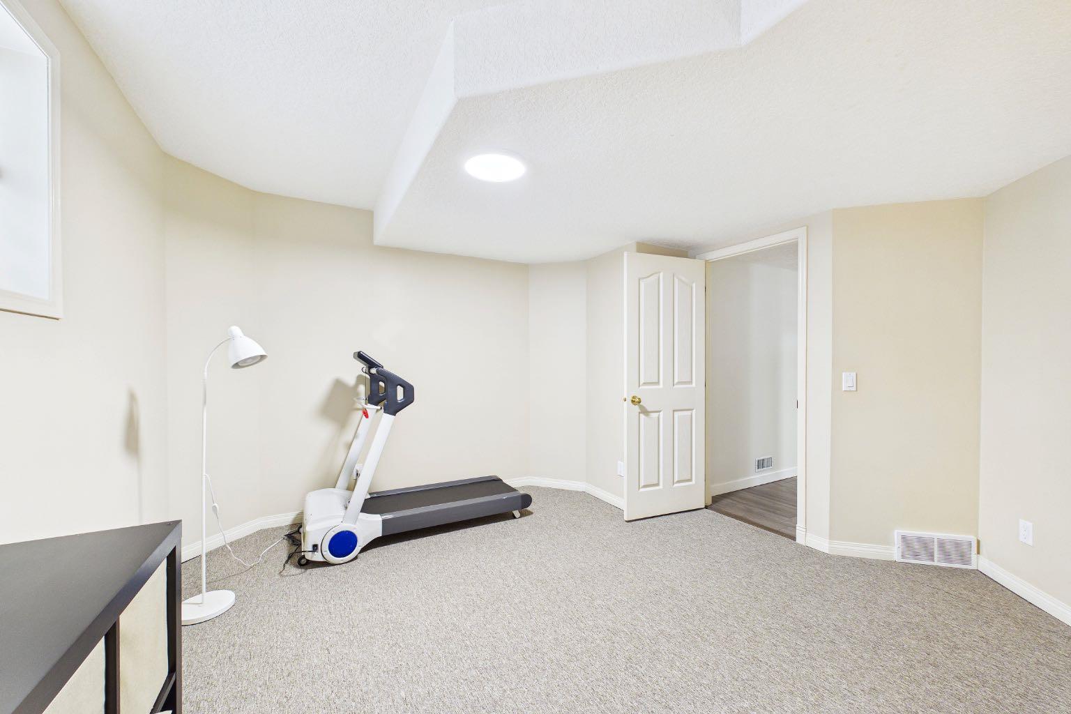 15 Royal Crest Terrace NW