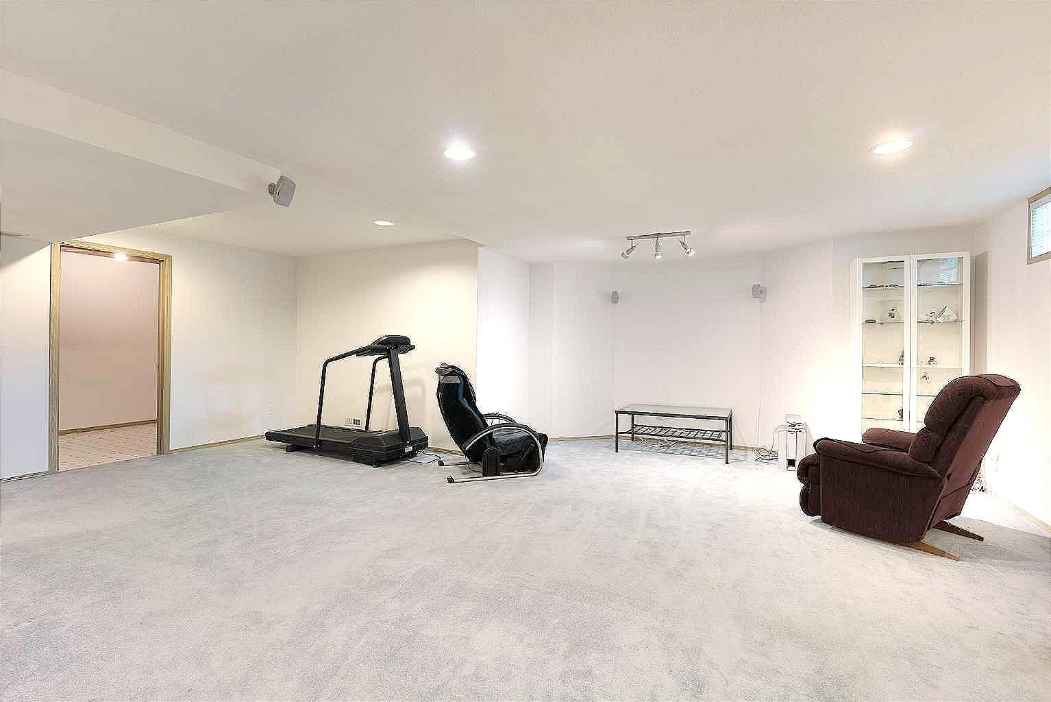 140 Santana Mews NW