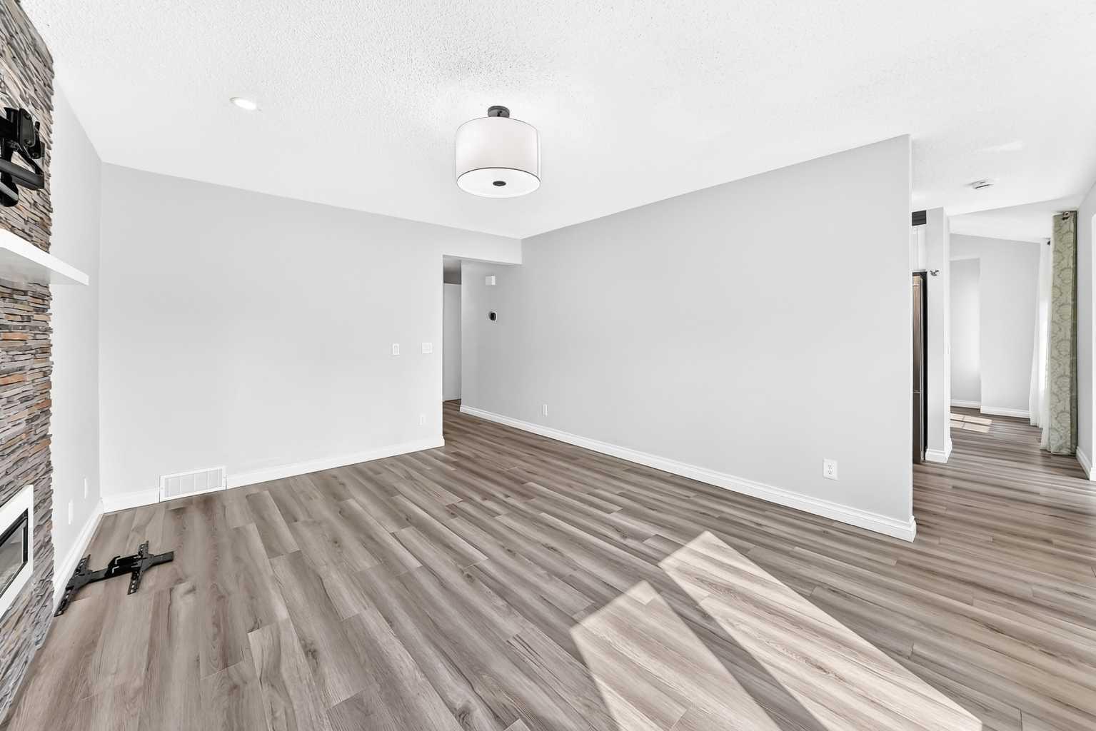 147 Macewan Drive NW