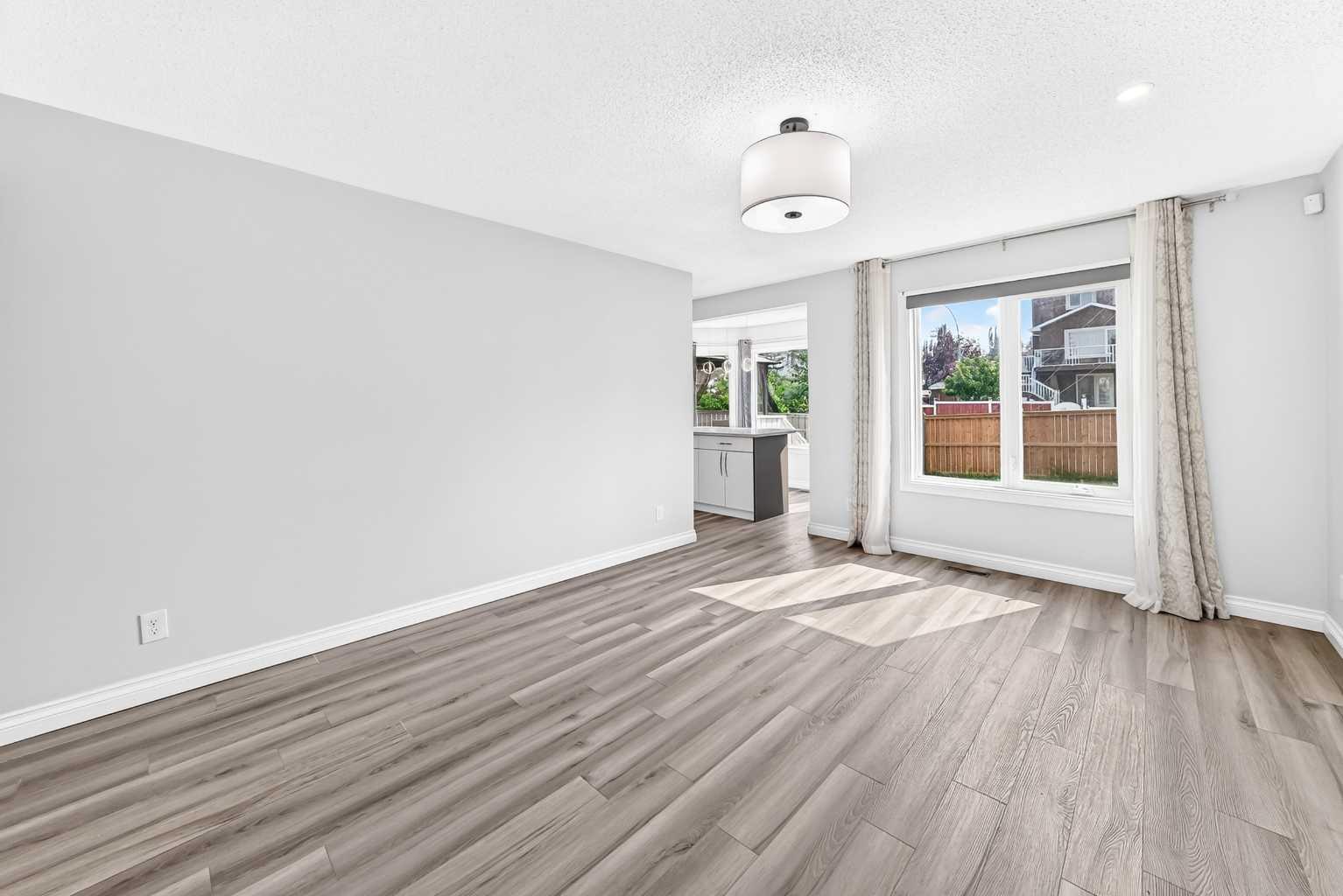147 Macewan Drive NW
