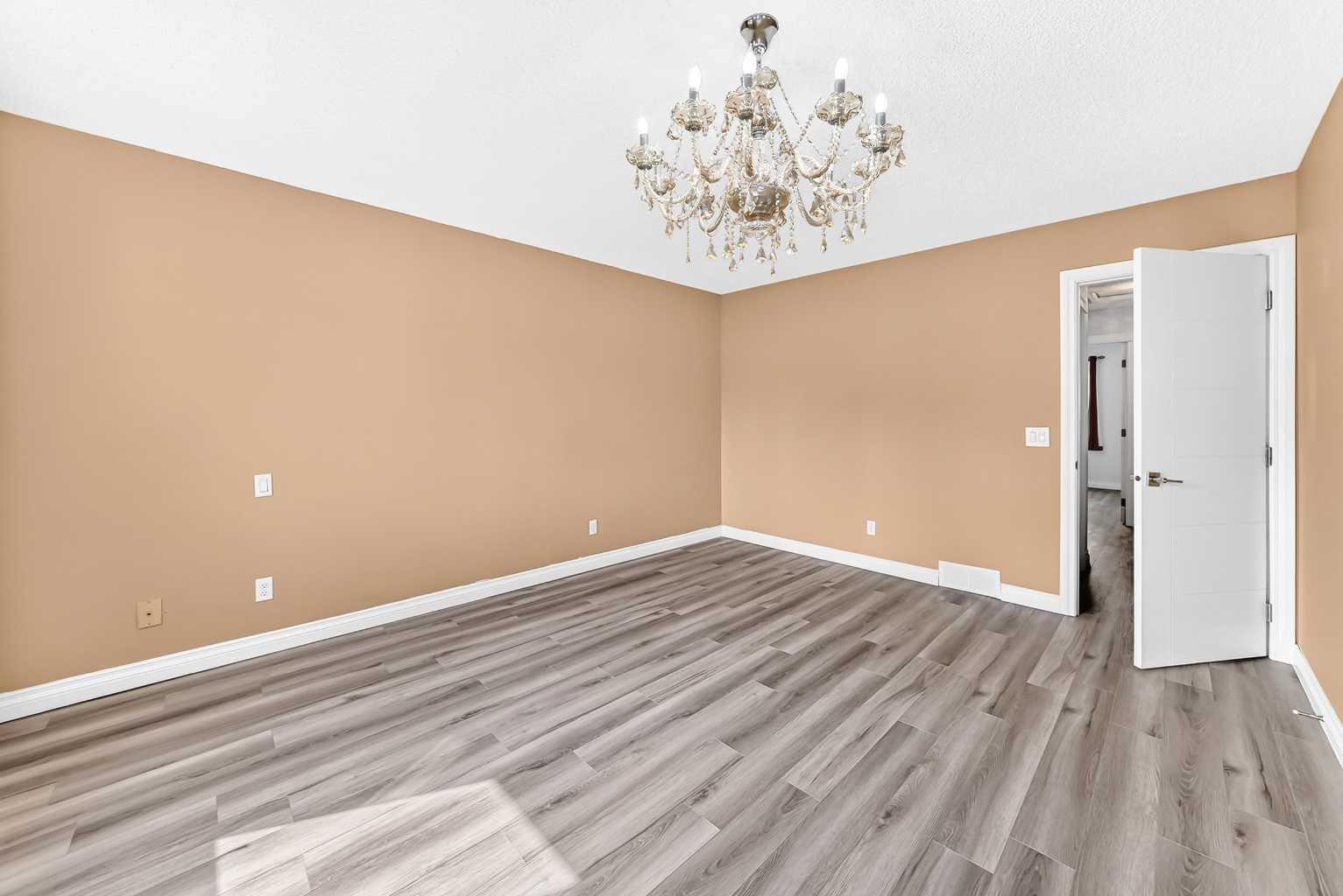 147 Macewan Drive NW