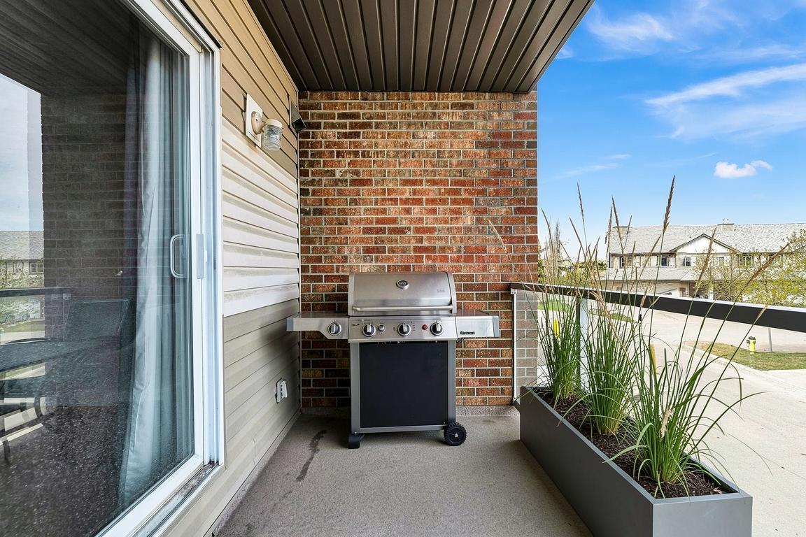 218, 92 Saddletree Court NE