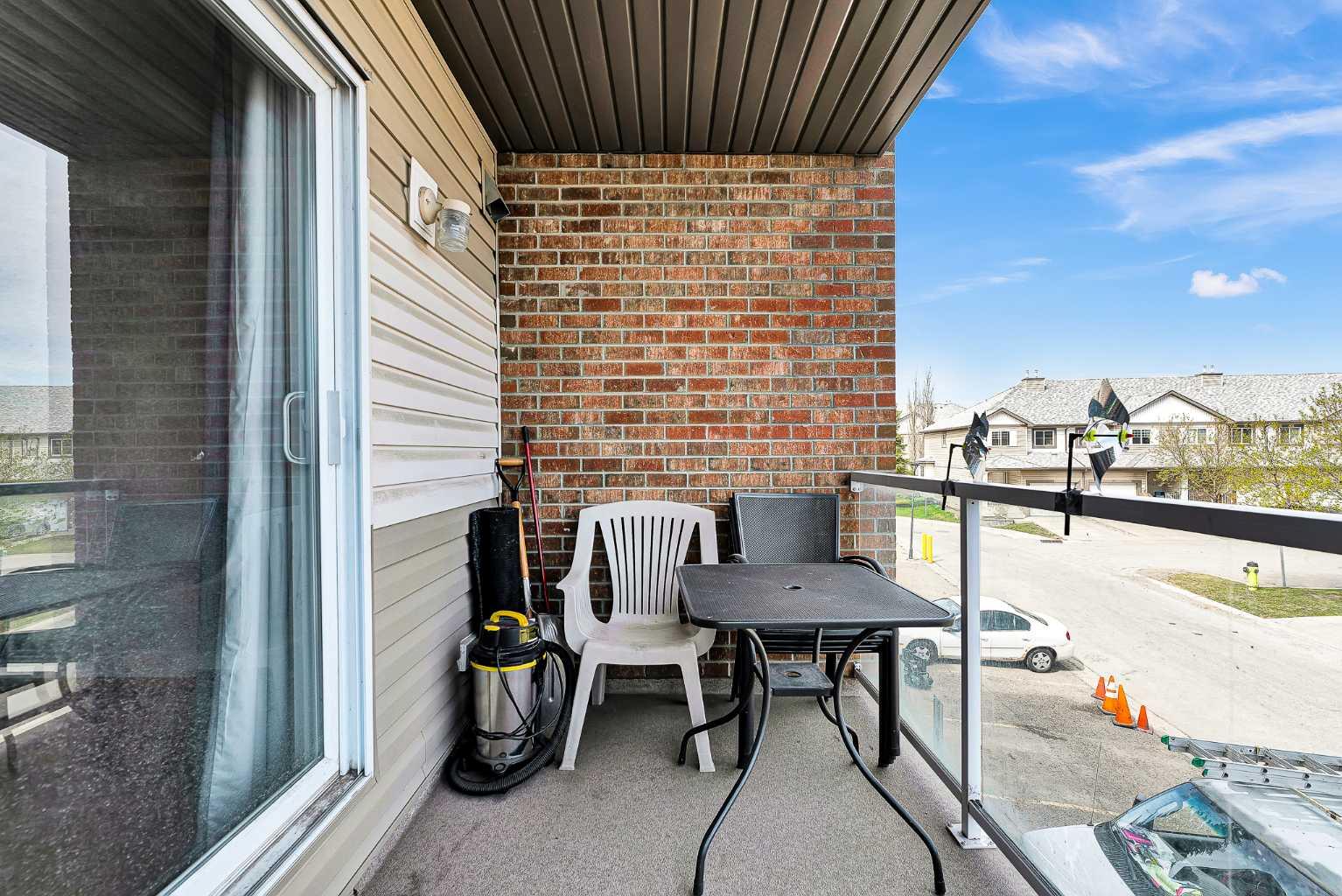218, 92 Saddletree Court NE