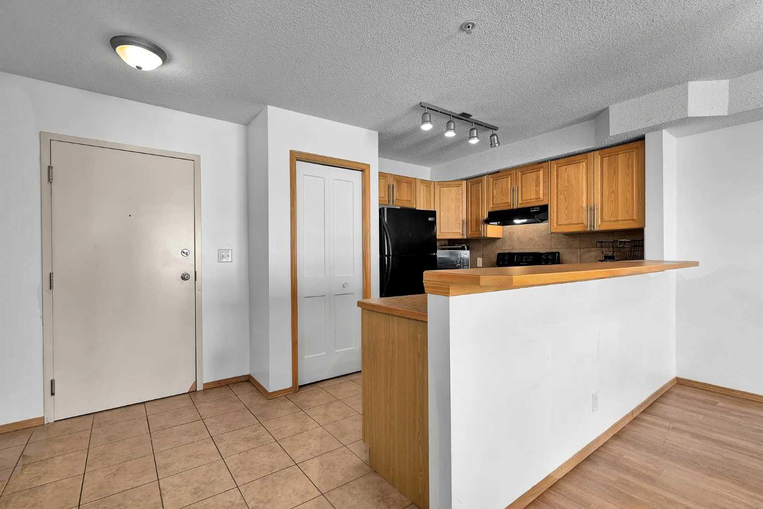 218, 92 Saddletree Court NE