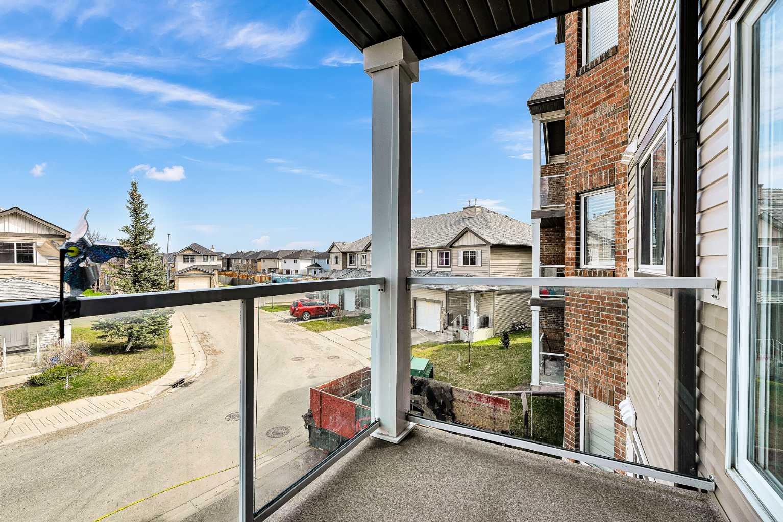 218, 92 Saddletree Court NE