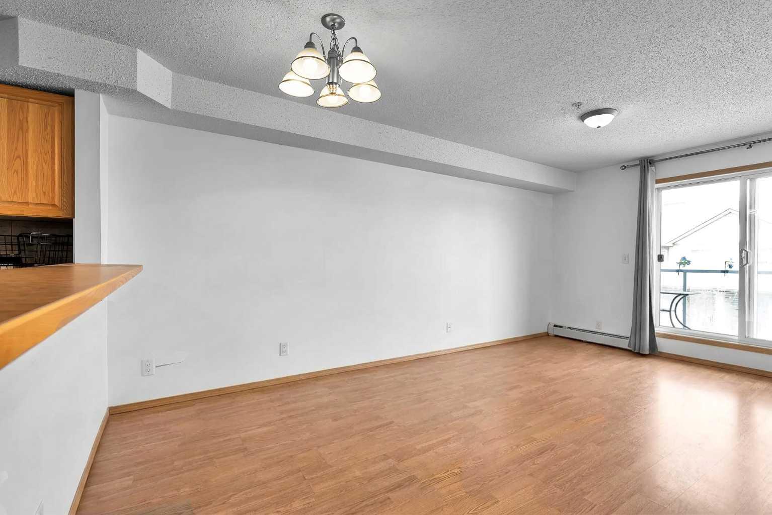 218, 92 Saddletree Court NE