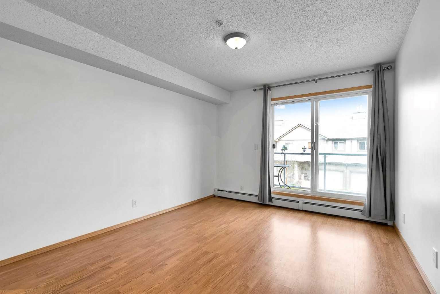 218, 92 Saddletree Court NE