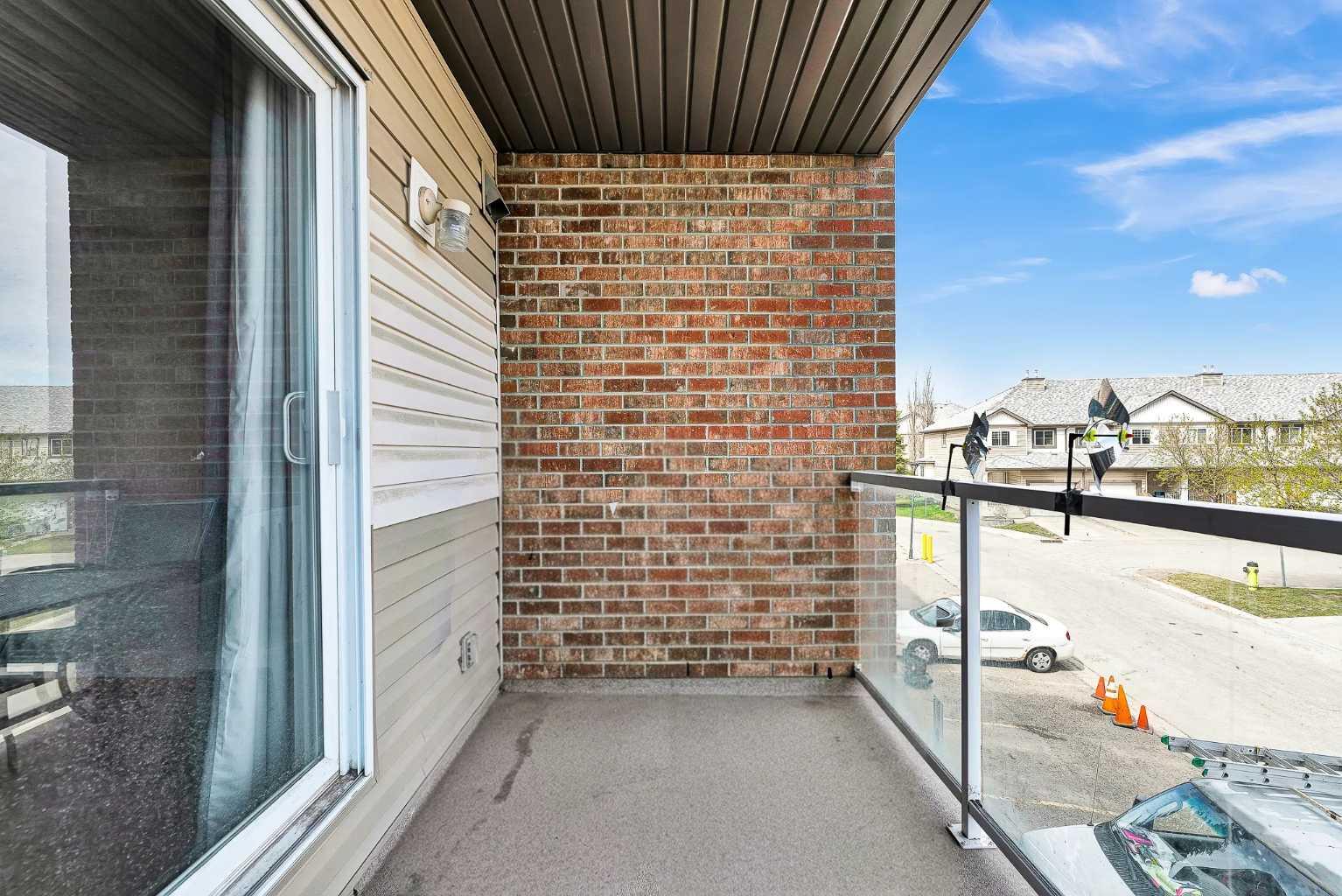 218, 92 Saddletree Court NE