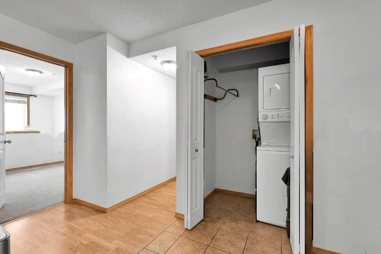 218, 92 Saddletree Court NE