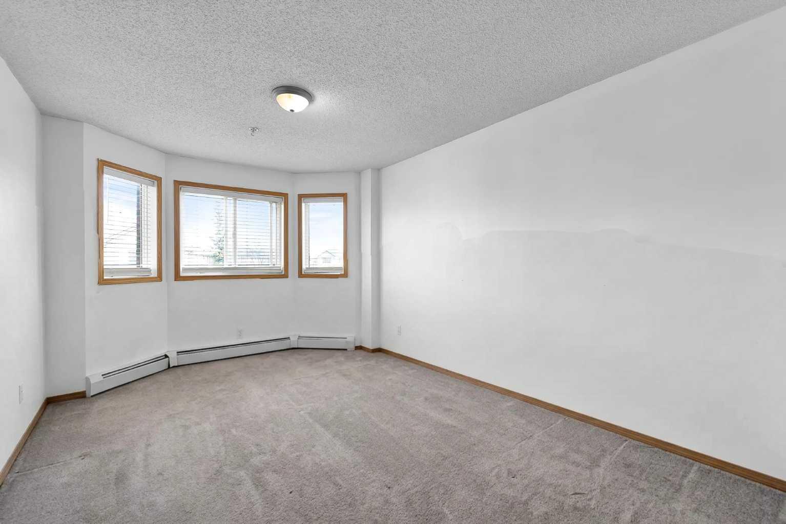 218, 92 Saddletree Court NE