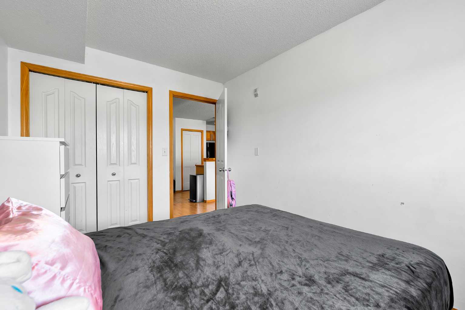 218, 92 Saddletree Court NE
