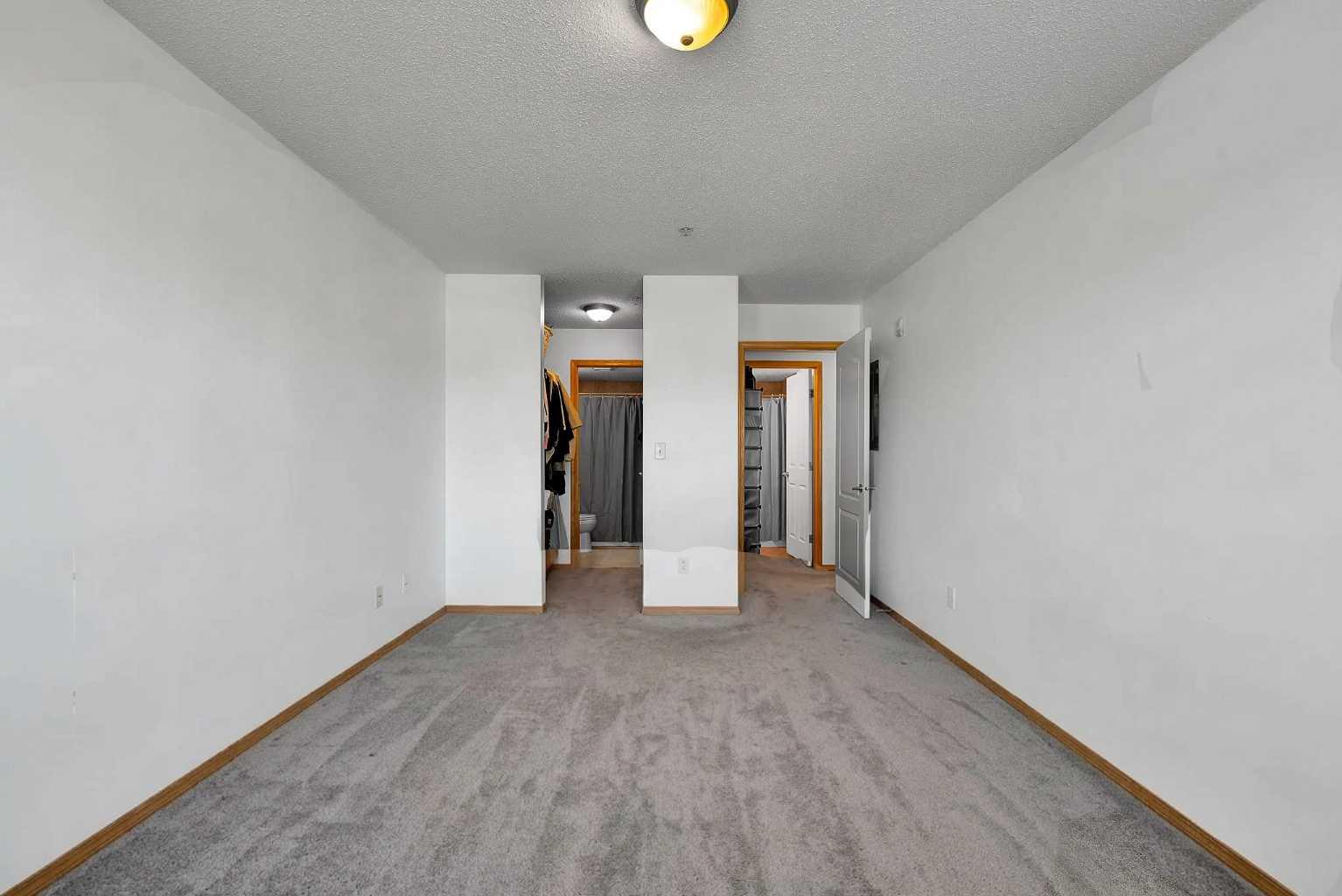 218, 92 Saddletree Court NE