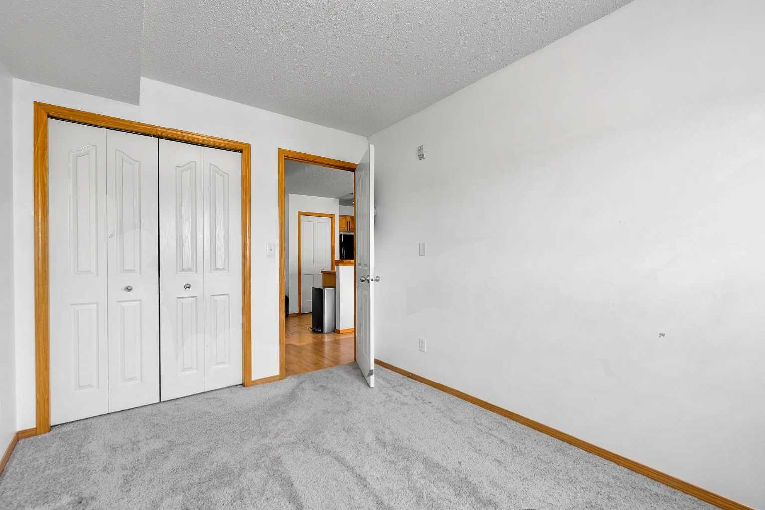 218, 92 Saddletree Court NE