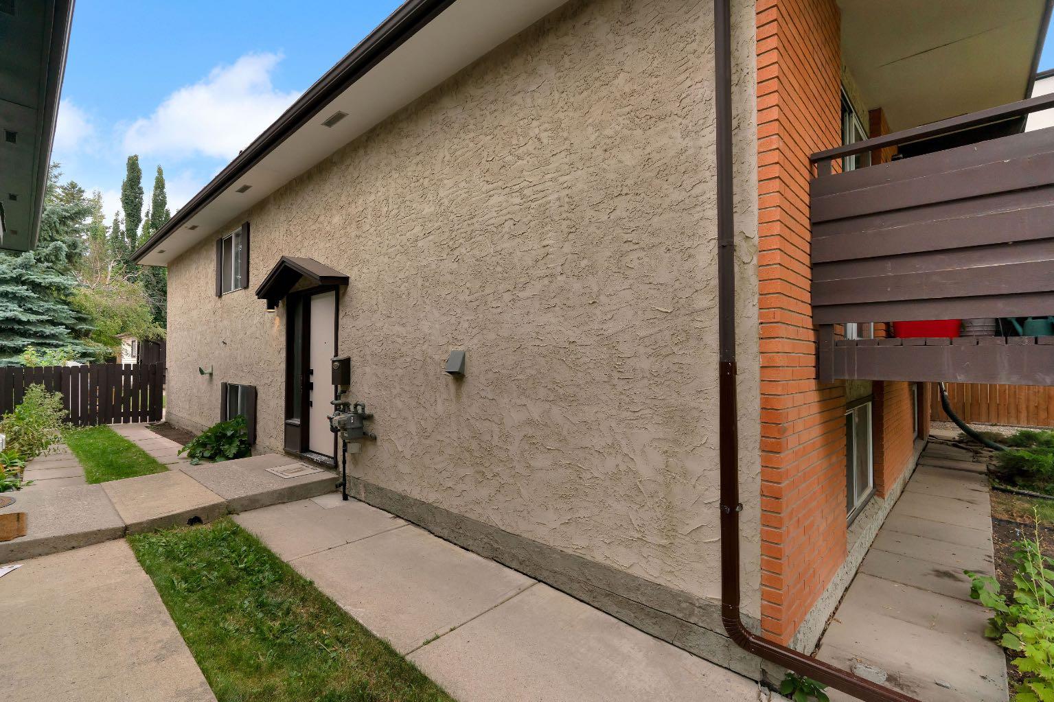 431 37 Street SW