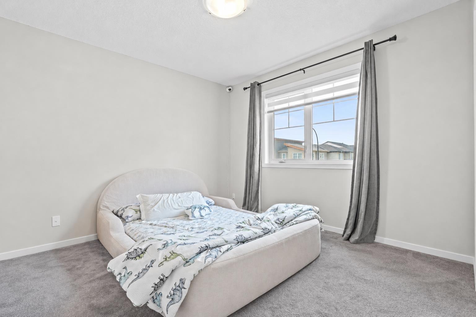 260 Carringham Way NW