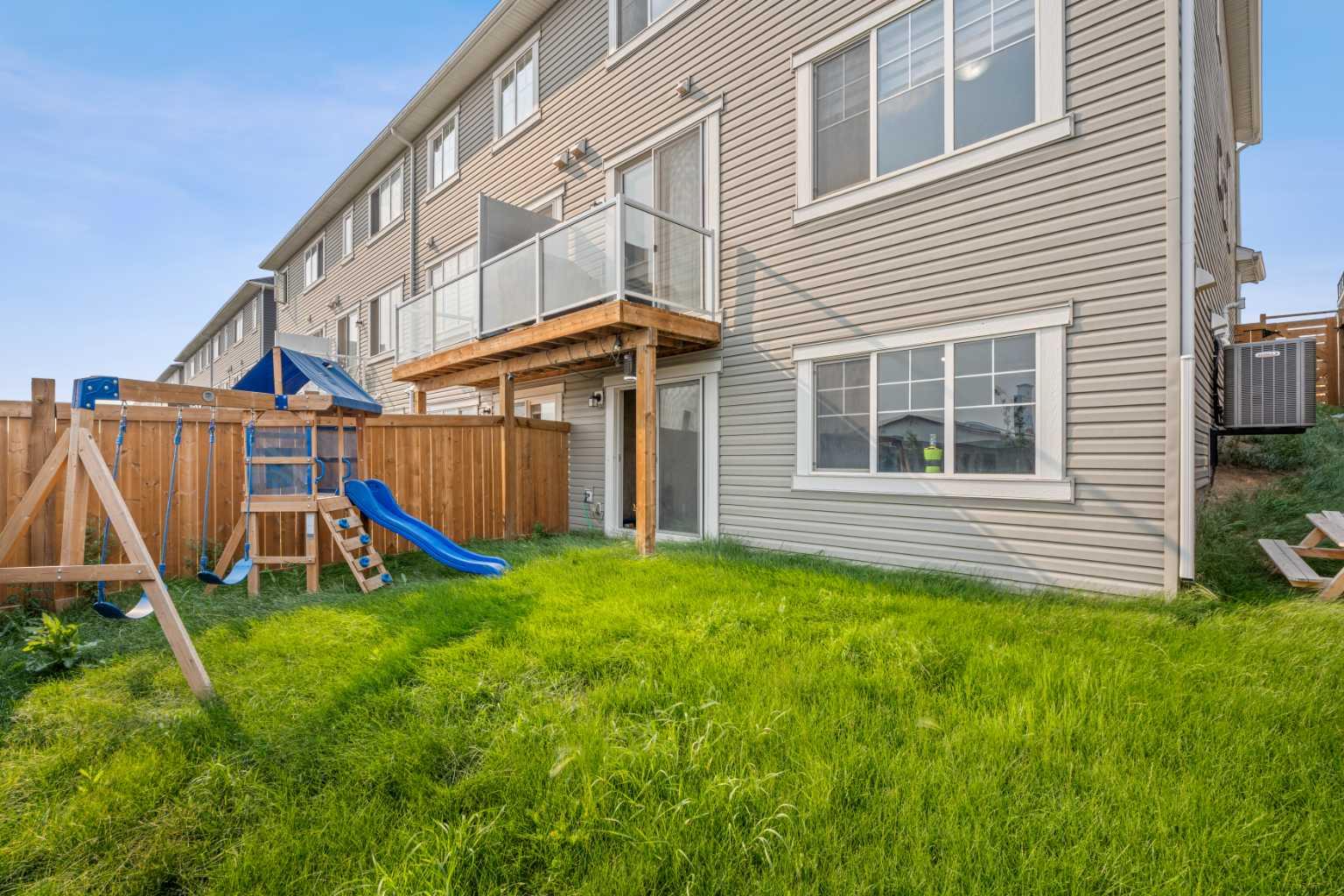 260 Carringham Way NW