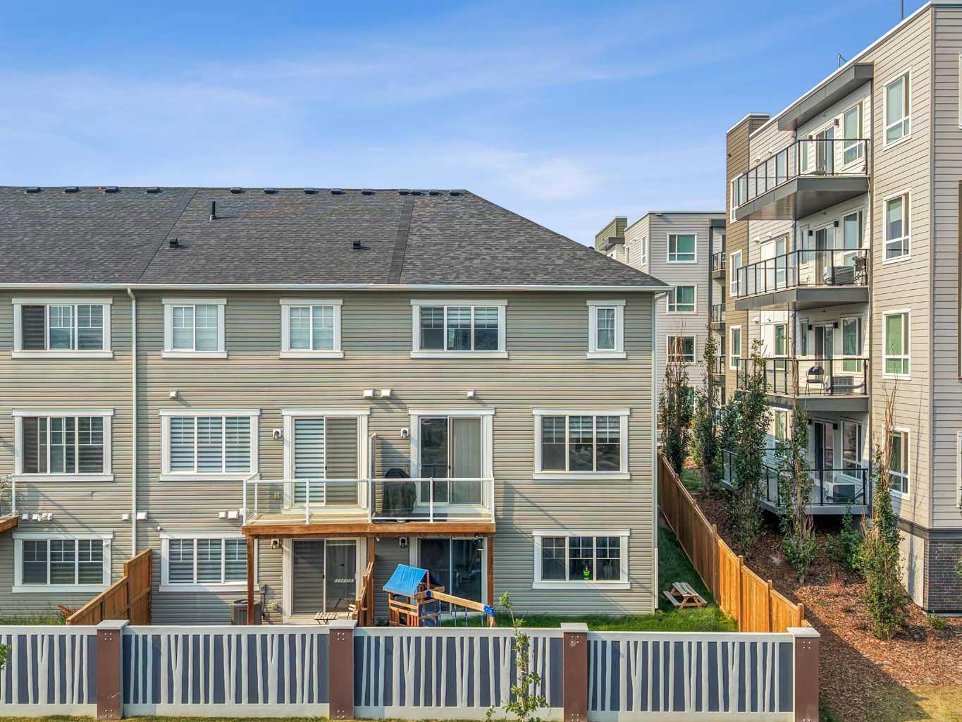 260 Carringham Way NW