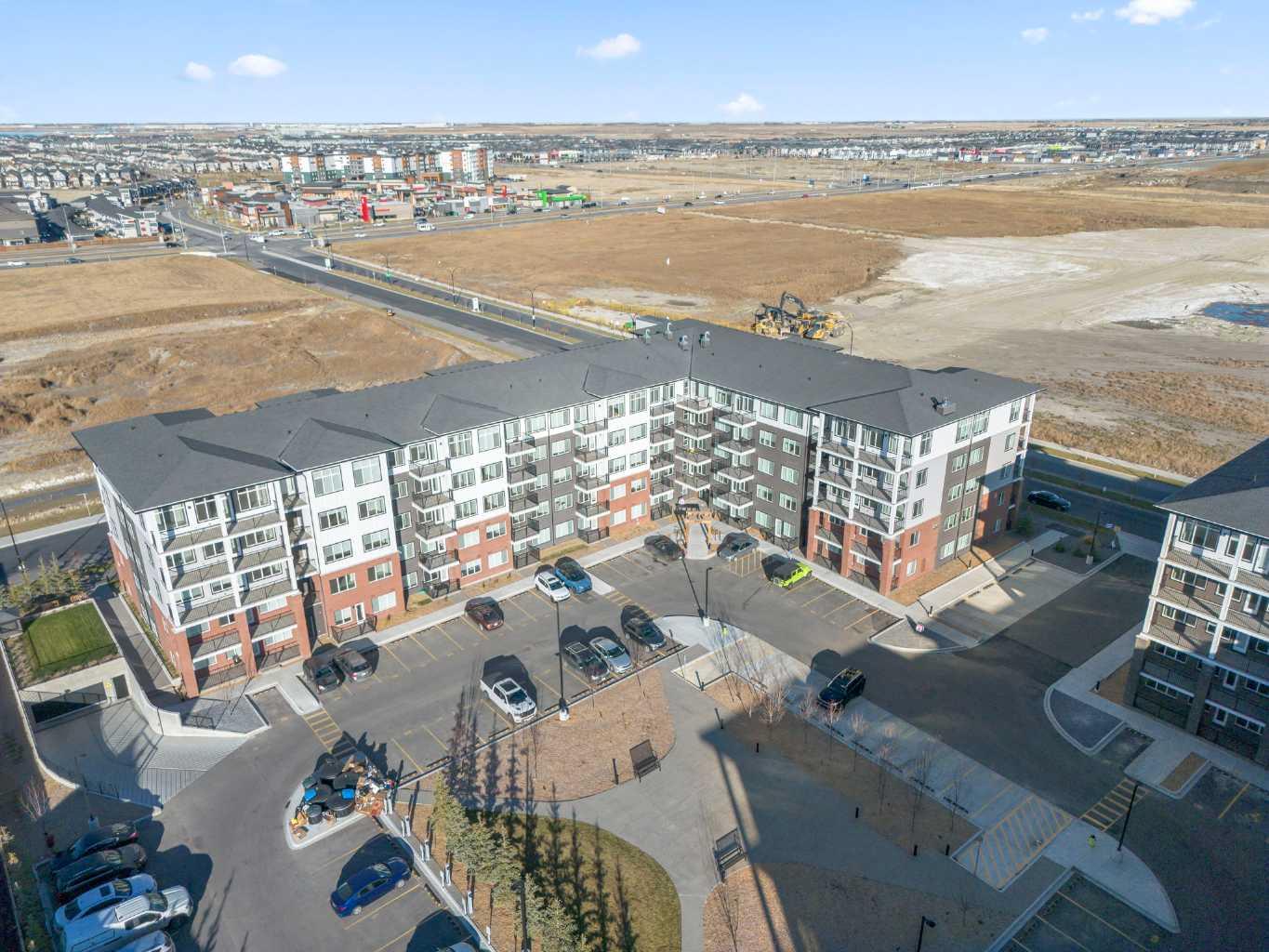 2418, 395 Skyview Parkway NE