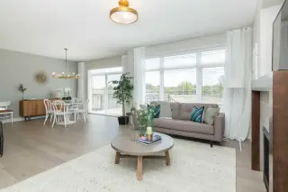 542 Rivercrest View 