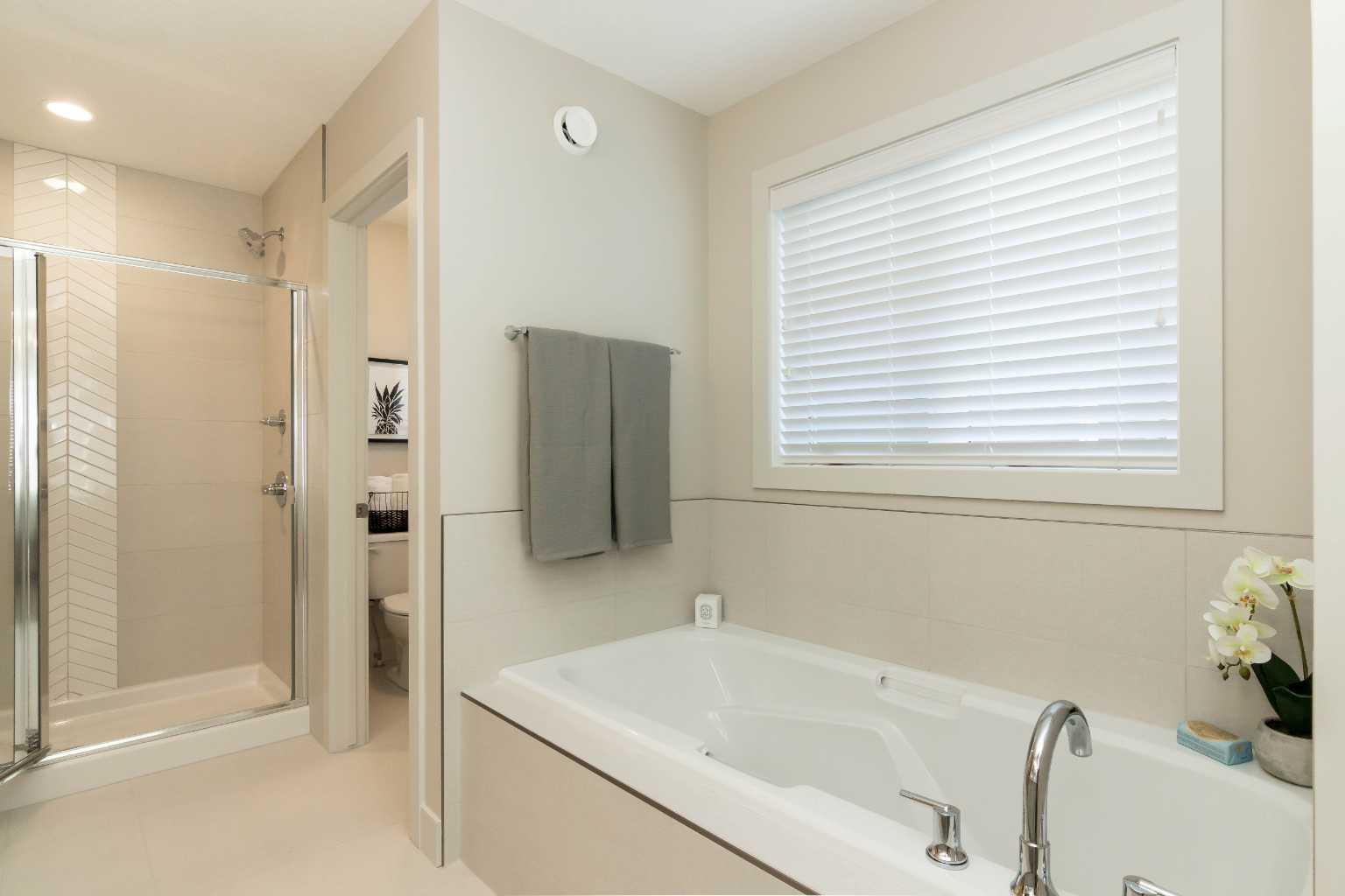 542 Rivercrest View 