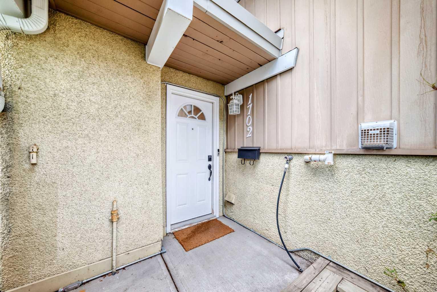 1702, 11010 Bonaventure Drive SE