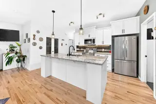 64 Sunset Square 