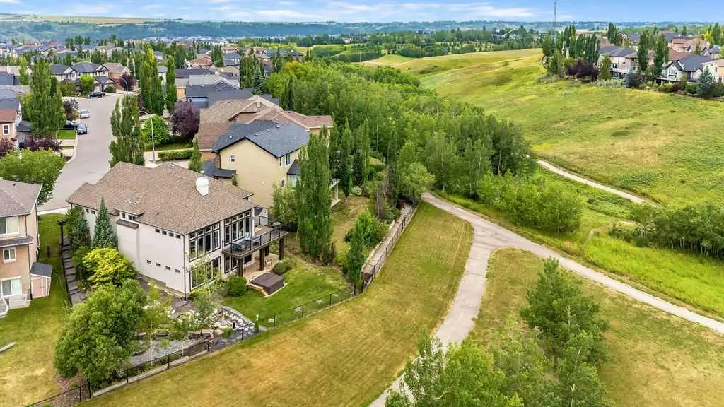 22 Tuscany Estates Crescent NW