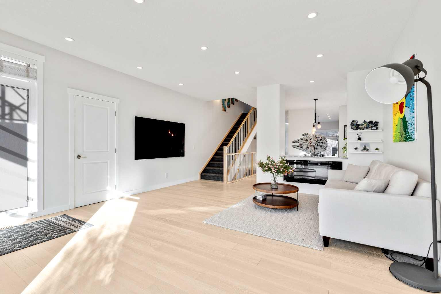 2728 Cochrane Road NW