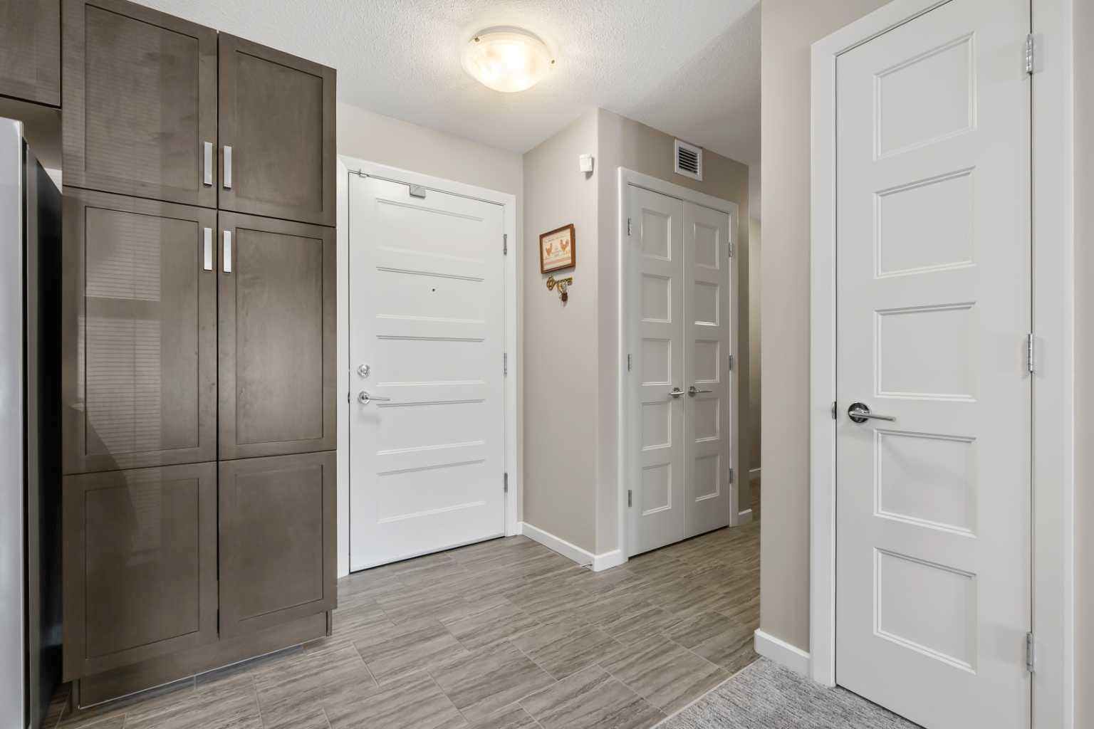 2105, 10 Market Boulevard SE