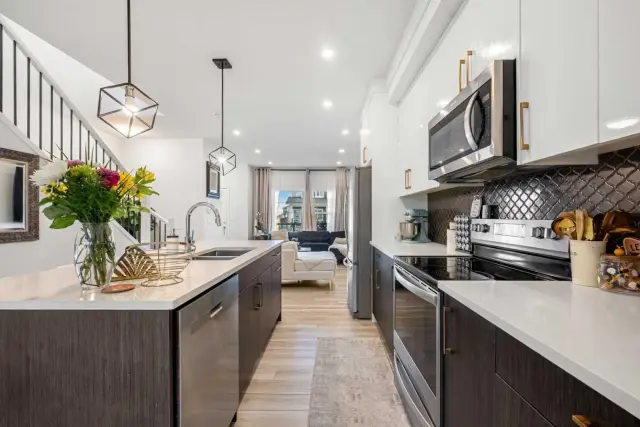 262 Midgrove Mews SW