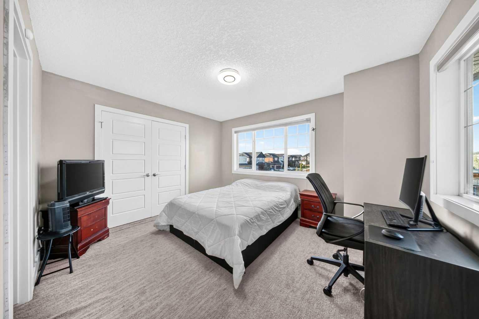 160 Kinniburgh Circle 