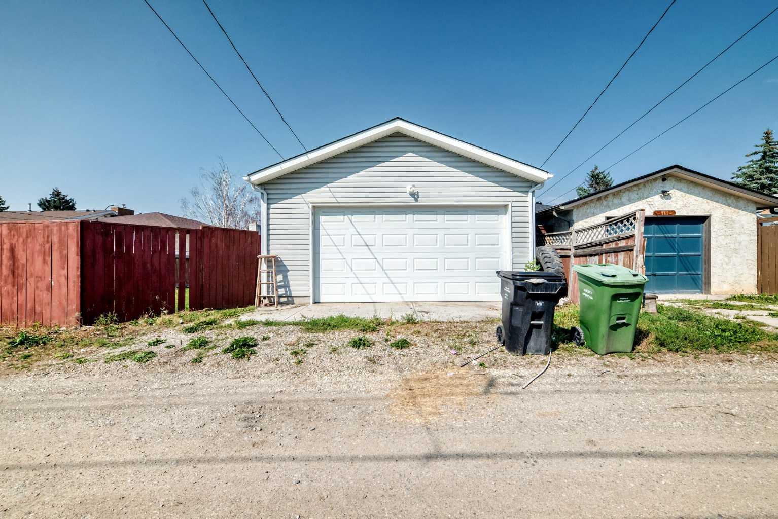 152 Maranda Close NE
