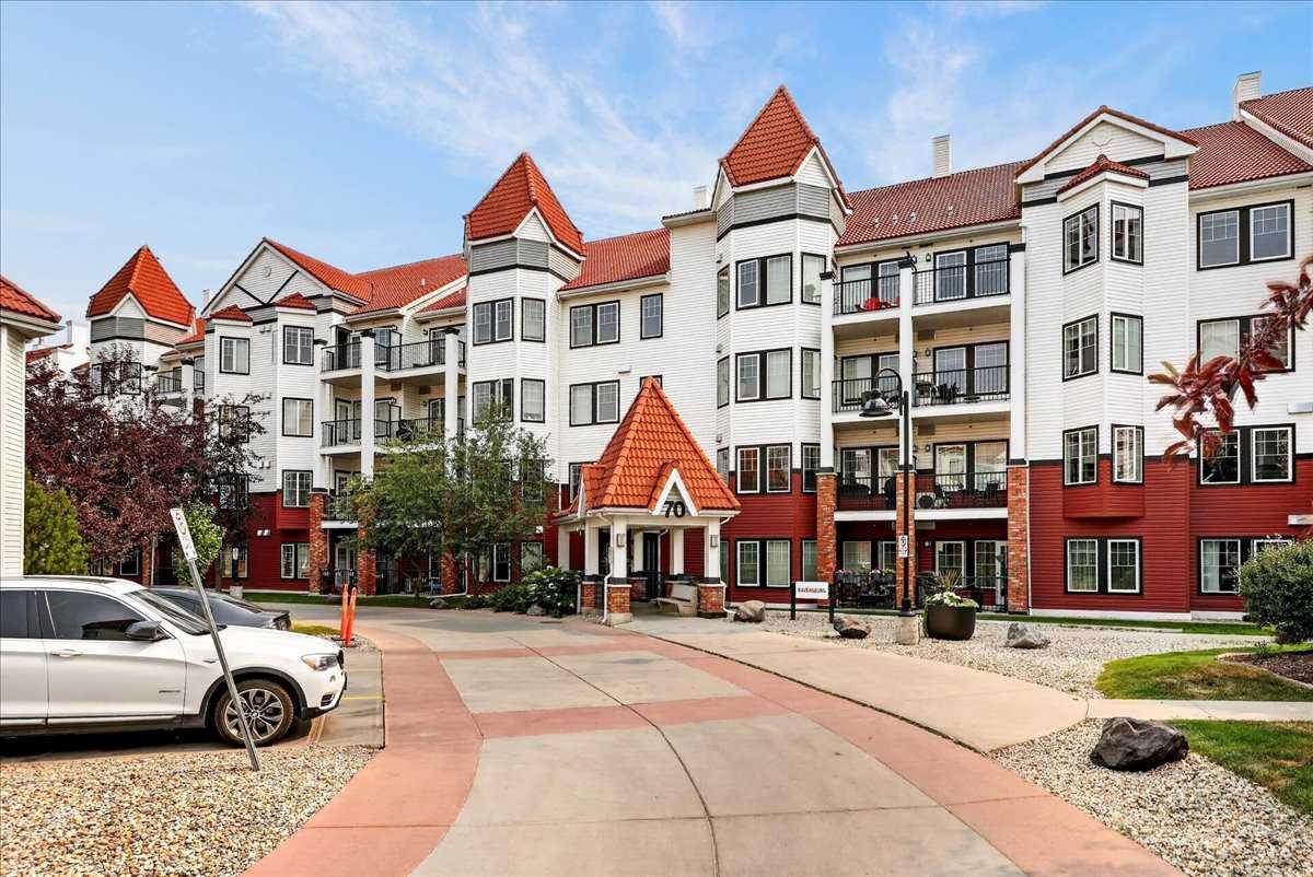 303, 70 Royal Oak Plaza NW