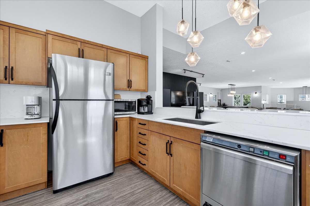 303, 70 Royal Oak Plaza NW