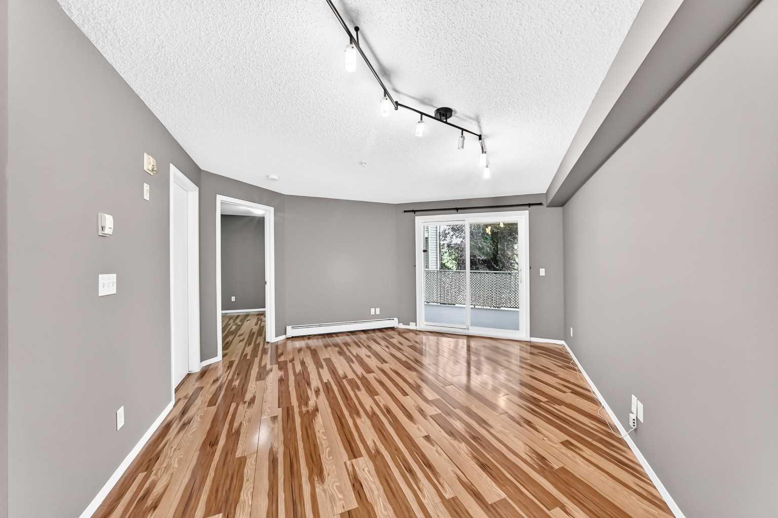 5208A, 604 8 Street SW