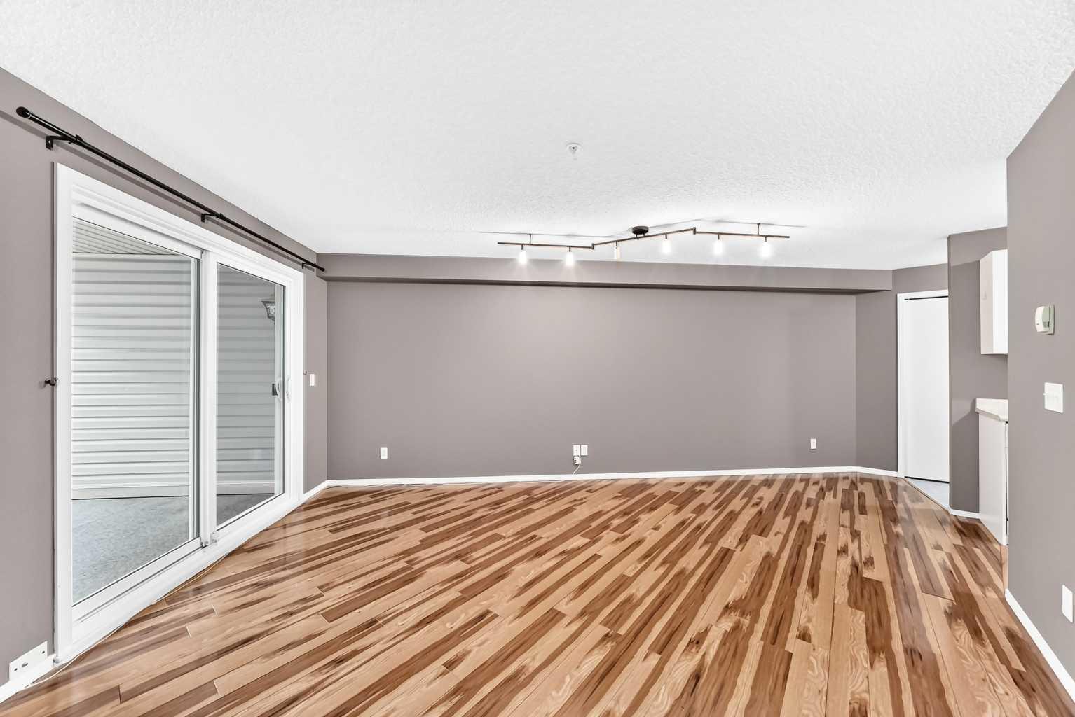 5208A, 604 8 Street SW
