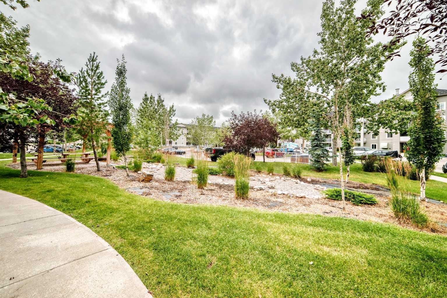 5208A, 604 8 Street SW