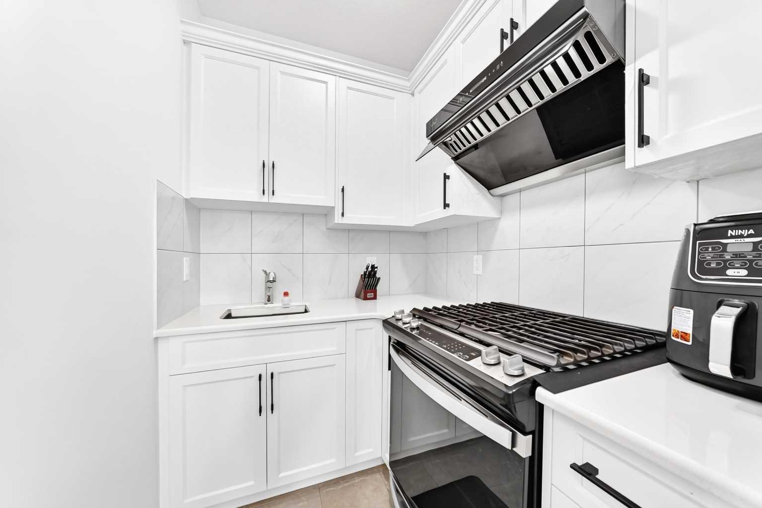 149 Carrington Crescent NW